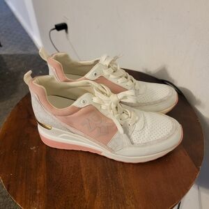DKNY Women's Pink and White Sneakers